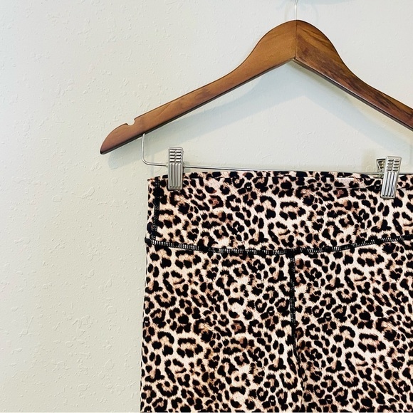 ZYIA Active Leopard Brilliant Scrunchy What Hi-rise 7/8 Leggings - Picture 9 of 11